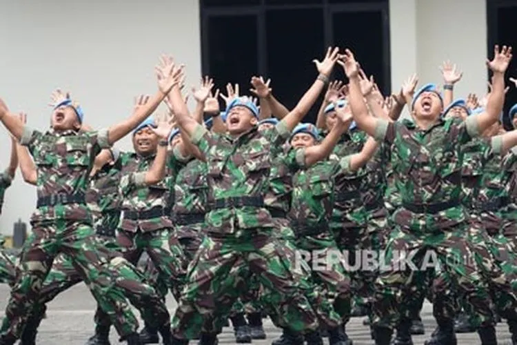 Selebrasi Pasukan Pasukan Pengamanan Presiden (Paspampres) saat bertugas mengamankan RI 1. Foto: Republika/ Wihdan Hidayat