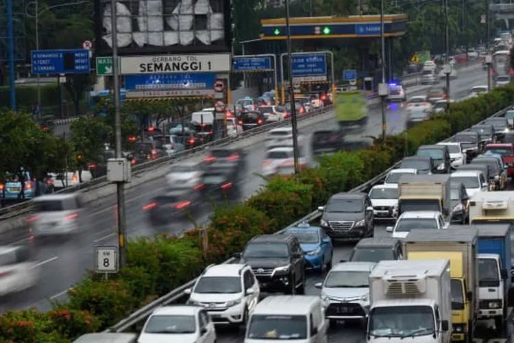 Arus lalu lintas di Tol Dalam Kota melintasi kawasan Semanggi/Kumparan