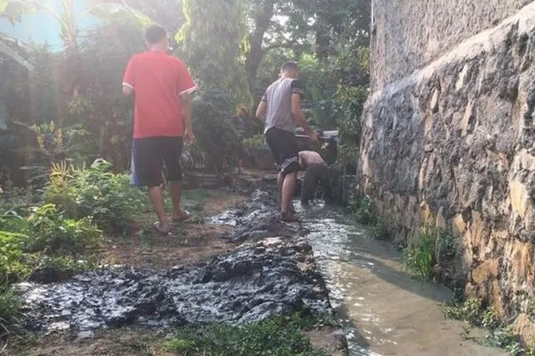 Semburan lumpur Kranggan di Bekasi (Suara.com/Yacub)