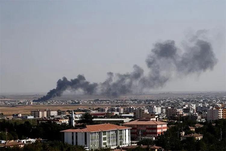 Kepulan asap akibat serangan udara Turki di Suriah Utara/Reuters