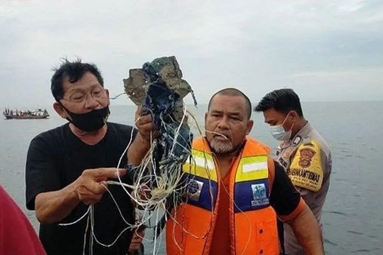 Serpihan pesawat Sriwijaya Air SJ 182 (ist)