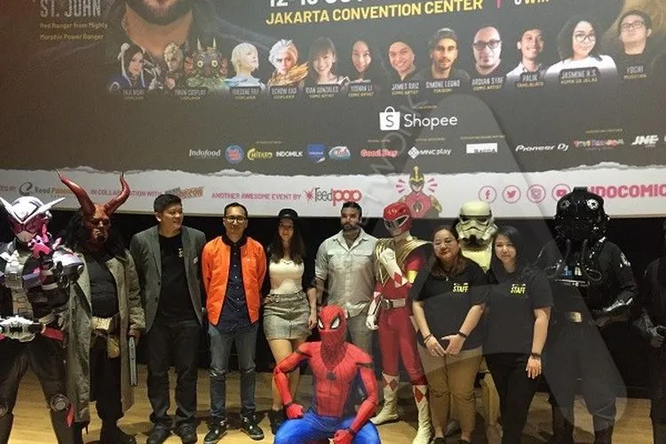 Foto bersama narasumber dengan Cosplay usai konferensi pers Shopee Indonesia Comic Con 2019 di Jakarta/Ayojakarta.com