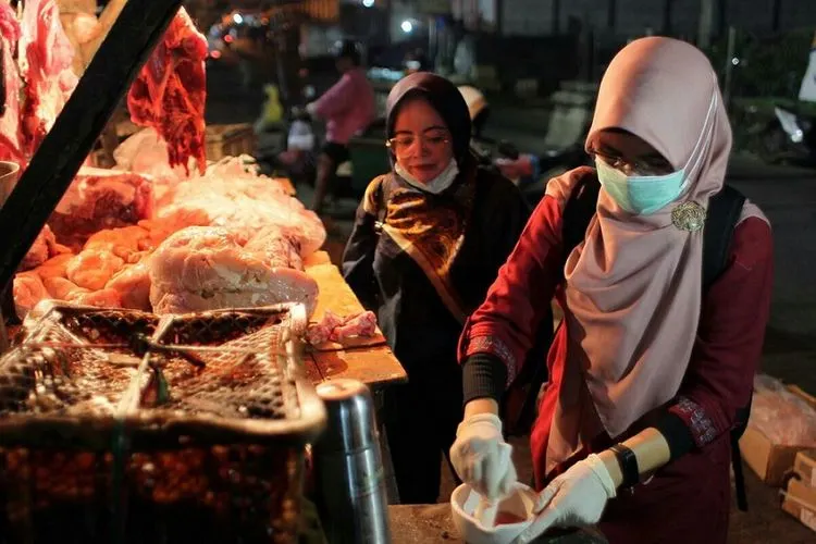 Sidak daging oplosan di pasar tradisional Kota Bogor. dok