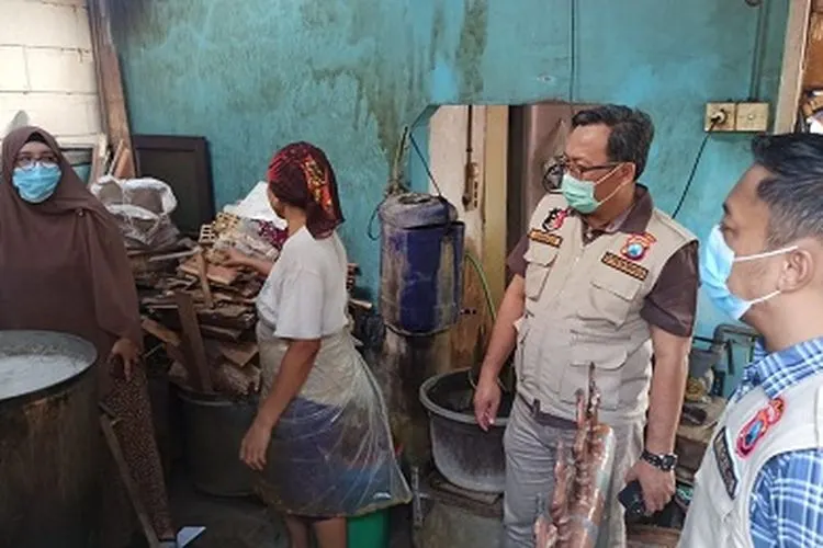 Kementerian Pertanian bersama Satgas Pangan Jatim melakukan sidak lapangan mengecek kelangkaan kedelai, Sabtu (9/1/2021). (Humas Dinas Pertanian dan Ketahanan Pangan)