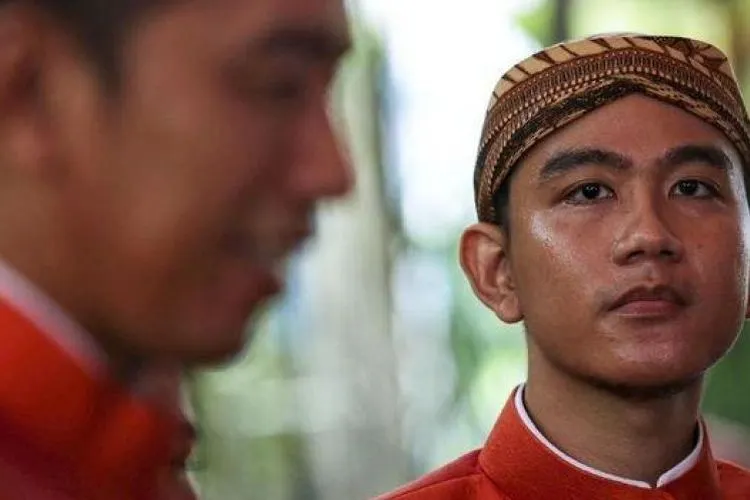 Siluet Presiden Jokowi dan Gibran Rakabuming Raka