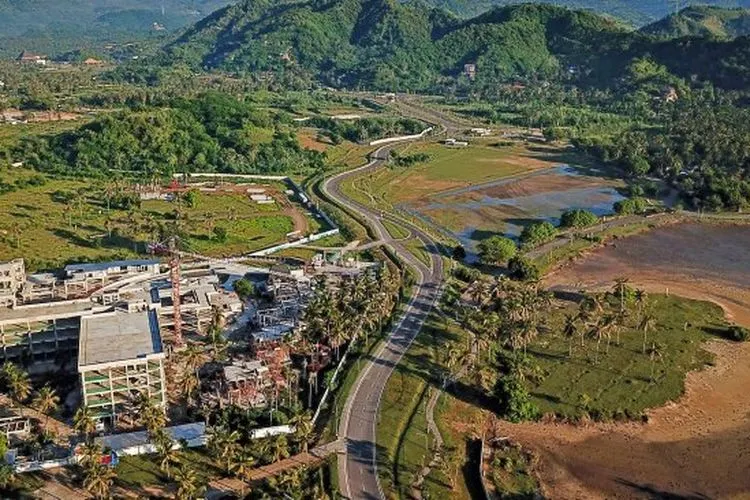Proyek pengembangan pesisir Mandalika yang diusulkan menjadi lokasi balapan MotoGP di Mandalika, Lombok, Sabtu (23/3).[ARSYAD ALI/AFP]