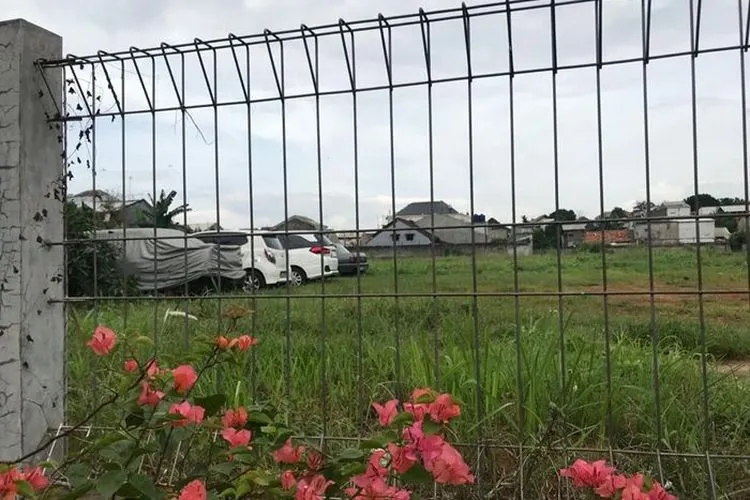Situ Bunder, Depok, Jawa Barat, yang sekarang sebagian areanya menjadi lahan parkir kompleks perumahan. Sebelumnya, sempat menjadi tempat pembuangan sampah. [Suara.com/Erick Tanjung]