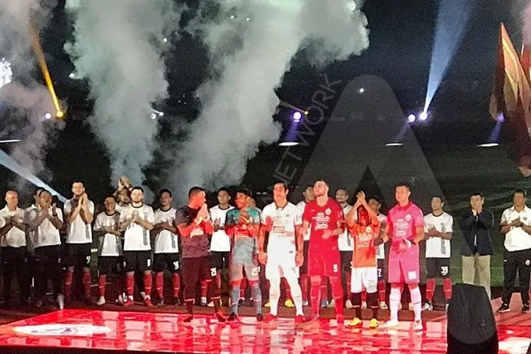 Persija memperkenalkan para pemain, manajemen, official, dan sponsor untuk musim kompetisi Liga 1 2020.  (Ayojakarta.com/Hendy Dinata)
