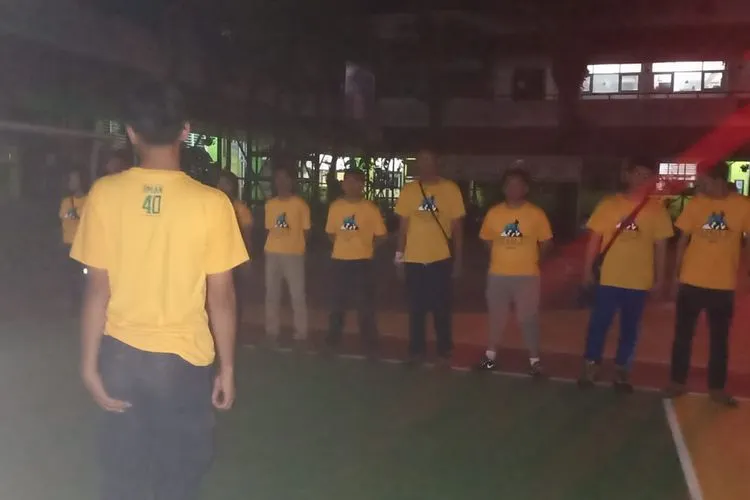 Pencinta alam SMAN 40 bersiap berangkat untuk mendaki ke Gunung Gede, Jawa Barat/Istimewa