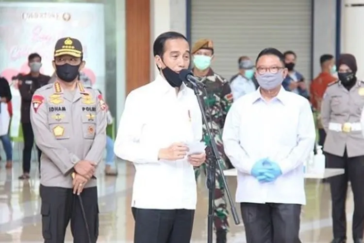 Presiden Jokowi didampingi President Director Summarecon, Adrianto P Adhi melakukan kunjungan ke Summarecon Mall Bekasi, Selasa (26/5/2020). instagram: @summareconmal.bekasi