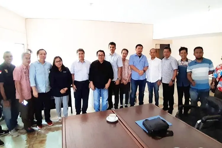 Tim Verifikasi Dewan Pers foto bersama kepengurusan SMSI DKI Jakarta