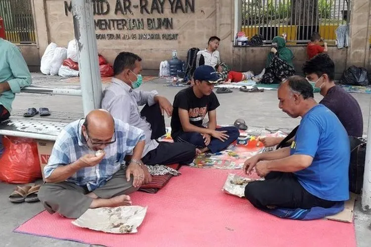 Pencari suaka di trotoar Jalan Kebon Sirih/Detik