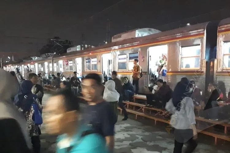 Situasi di Stasiun Manggarai pasca tawuran antarwarga/Ayojakarta.com