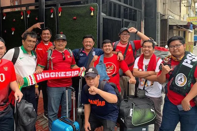Suporter Indonesia siap mendukung Garuda Muda saat menghadapi Vietnam di Final SEA Games 2019 di Rizal Memorial Stadium, Manila, Selasa (10/12/2019) (JPNN/Damer Saragih)