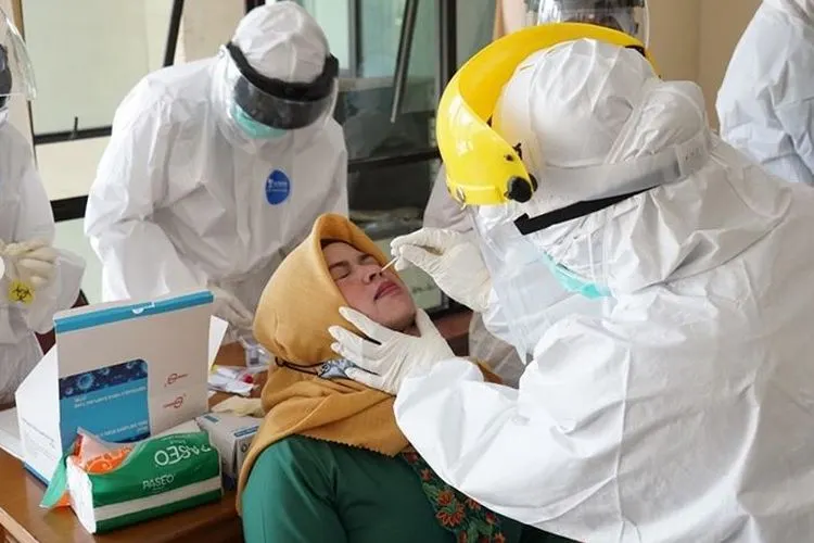 Sebanyak 4.000 ASN Pemkab Bekasi jalani Swab Test massal bertahap/ instagram: humas_kab_bekasi