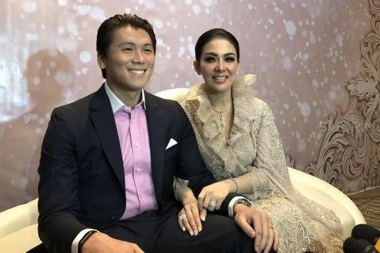 Reino Barack dan Syahrini (Suara.com/Revi Cofans Rantung