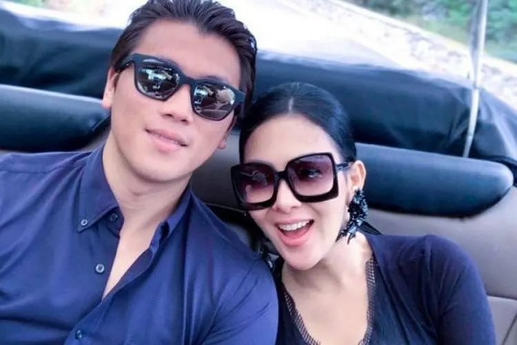 Syahrini dan Reino Barack [Instagram]