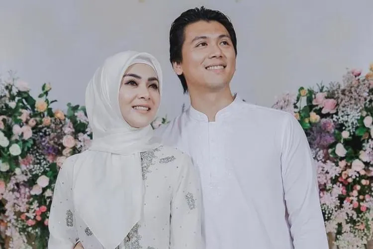 Syahrini dan Reino Barack