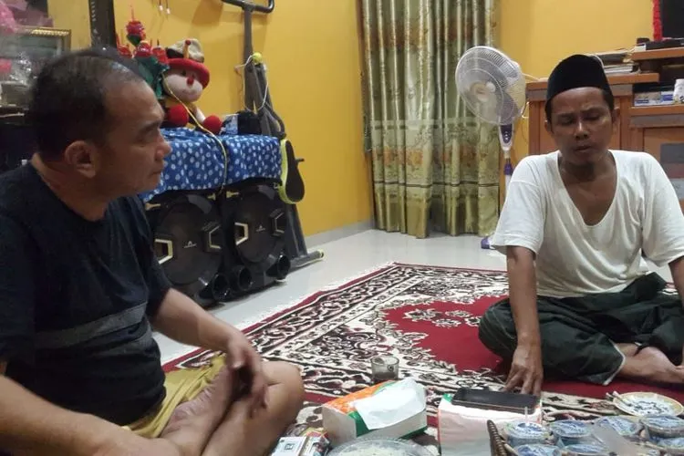 Ustad Syamsudin (berpeci hitam) (Kerukunan Nelayan Banten Selatan)