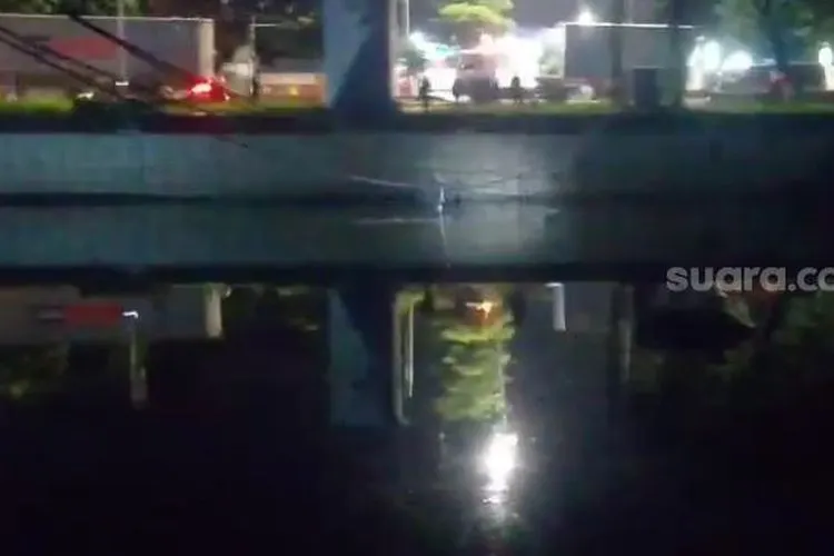 Sejumlah tahanan diduga melarikan diri alias kabur dari Rutan Polsek Kalideres, Jakarta Barat, saat terjadi wabah virus corona covid-19. Peristiwa tersebut terjadi pada Jumat (17/4/2020) dini hari. [Suara.com]