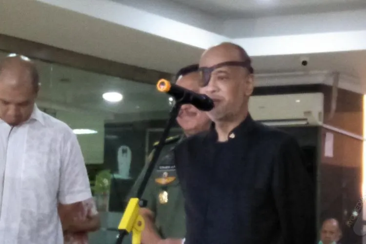 Thareq Kemal Habibie saat memberikan keterangan tentang kondisi kesehatan ayahnya di RSPAD/Ayojakarta.com