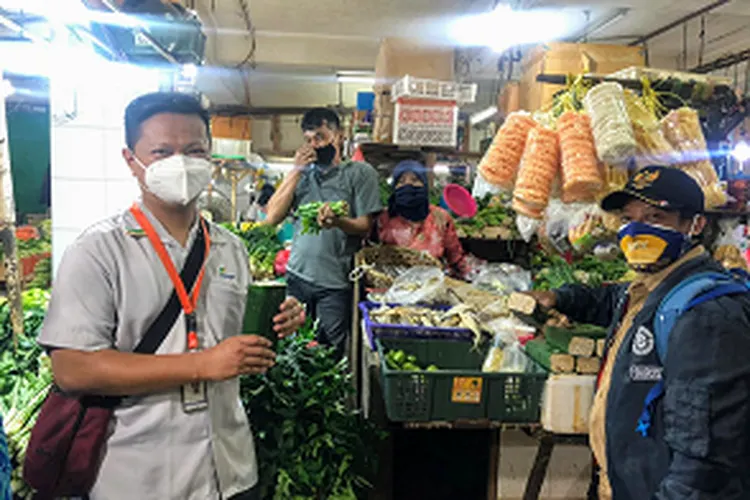 Sudin KPKP Jakarta Utara saat melakukan pemantauan di sejumlah pasar di Jakarta Utara mendampingi Dinas KPKP DKI Jakarta/dok: utara.jakarta.go.id