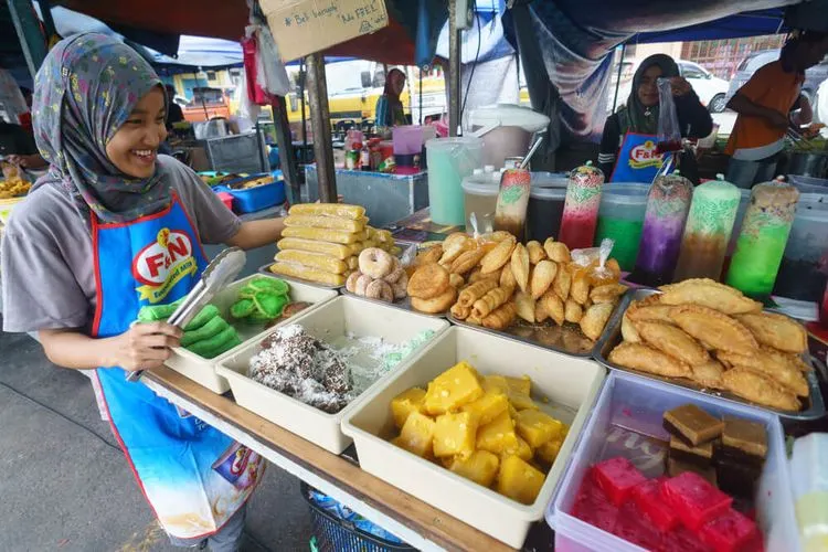 Ilustrasi pedagang takjil. (seva.id/shutterstock)
