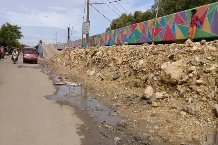 Tanggul laut di Kamal Muara. (Jawapos/Istimewa)