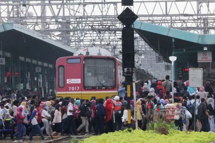 Ilustrasi Suasana Stasiun Manggarai (suara.com)