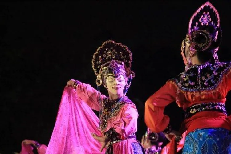 Pagelaran seni budaya tarian kolosal dengan tema perjuangan Nyimas Melati dalam rangkaian Festival Budaya Nusantara III Kota Tangerang, Kamis (5/12/2019) malam (TribunJakarta.com/Ega Alfreda)