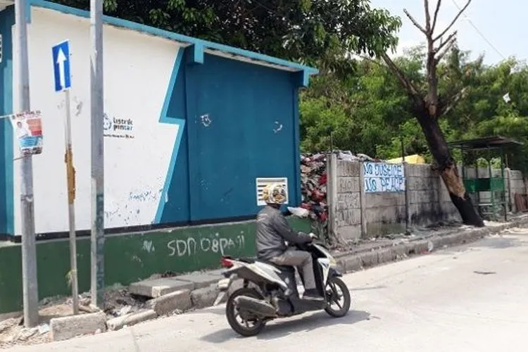Lokasi polisi kena bacok saat tawuran di Tambora, Kamis (14/5/2020). (Suara.com/Bagaskara Isdiansyah)