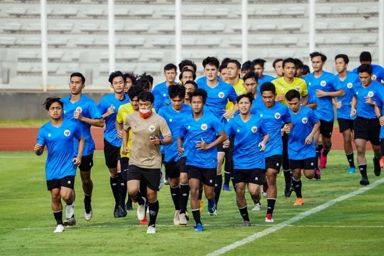 Pemain Timnas U-19 saat mengikuti sesi latihan dalam pemusatan latihan di Stadion Madya. (dok PSSI)
