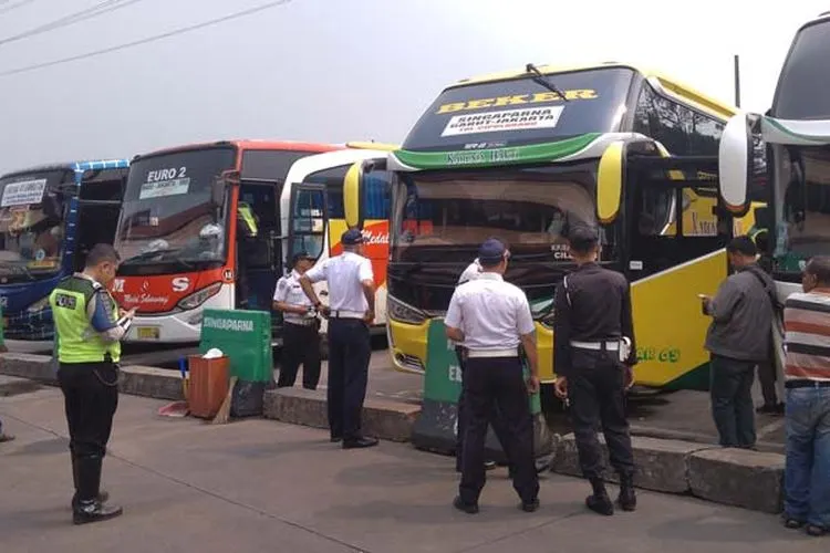 Terminal Kampung Rambutan (Poskotanews.com)