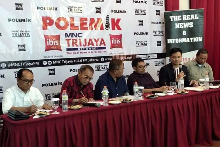 Diskusi Polemik Trijaya FM bertajuk 