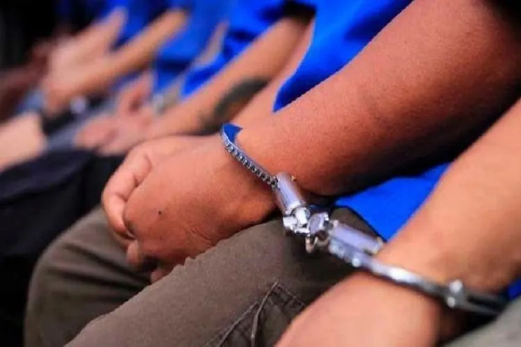 Polisi amankan tersangka JAK, pengunggah video azan jihad saat gelar perkara di Mapolda Jateng, Senin (7/12/2020). (dok Polda Jateng)