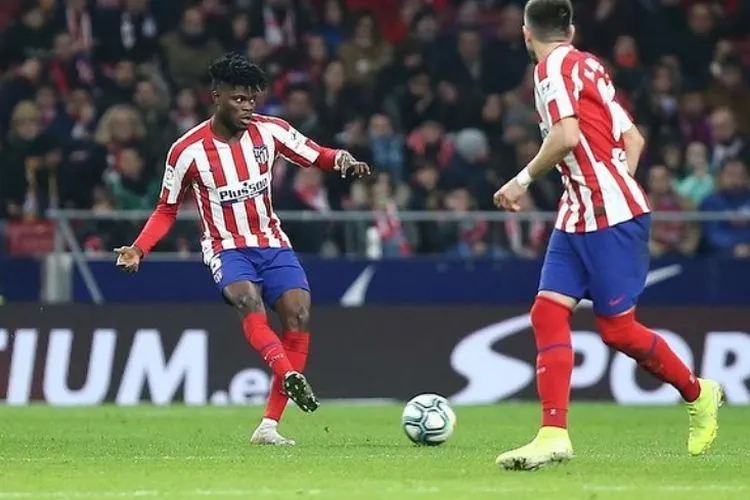 Gelandang Arsenal Thomas Partey dikonformasi cedera saat timnya berlaga kontra Aston Villa  / instagram:  thomaspartey5