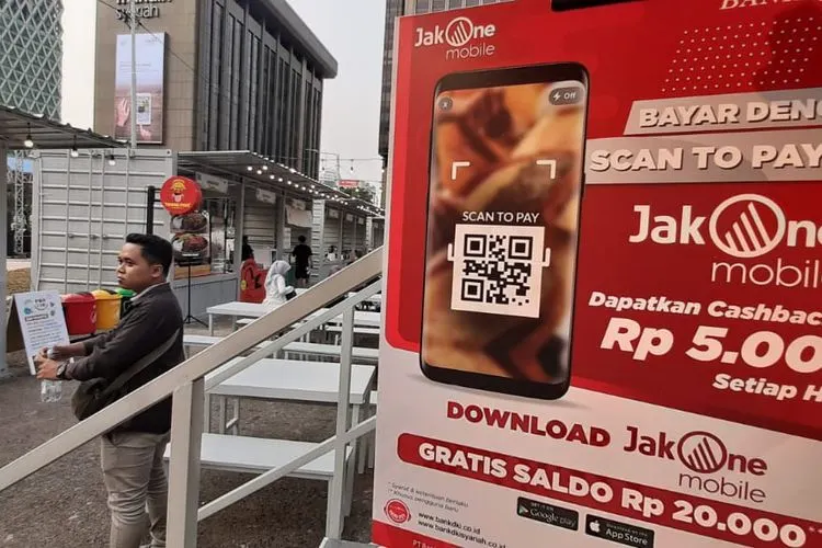 Pusat kuliner Thamrin 10 dibuka kembali dan juga melayani drive thru untuk para penikmat kuliner/beritajakarta.id