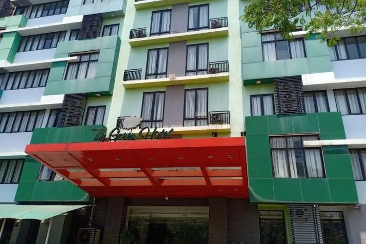 The Green Hotel yang akan digunakan oleh Pemerintah Kota (Pemkot) Bekasi sebagai tempat isolasi pasien Covid-19 tanpa gejala (OTG). Foto: Republika/Uji Sukma Medianti