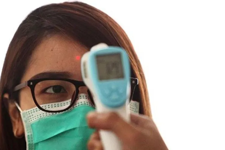 Ilustrasi termometer genggam atau biasa disebut dengan temperature gun atau thermal gun.