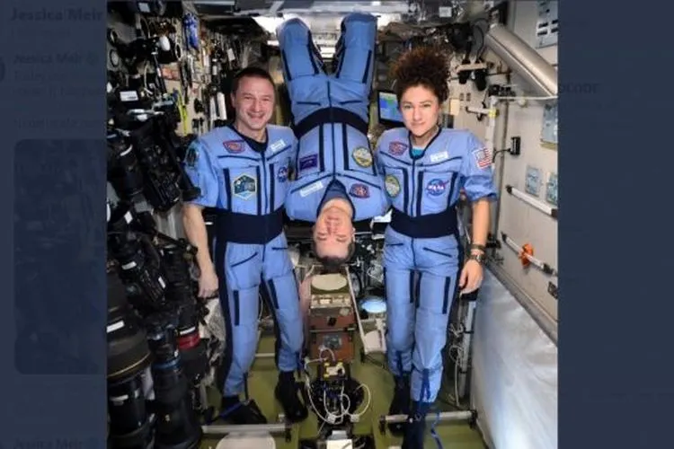 Tiga astronot Nasa pulang dari luar angkasa. [Twitter/@Astro_Jessica]