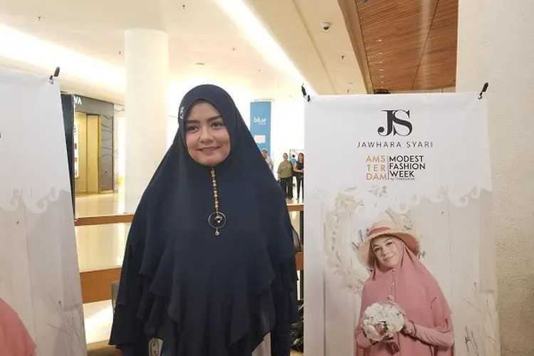 Tika Ramlan mengaku sempat ragu-ragu saat membuka bisnis di dunia fashion. (Ayojakarta.com/Istihanah Soejoethi)