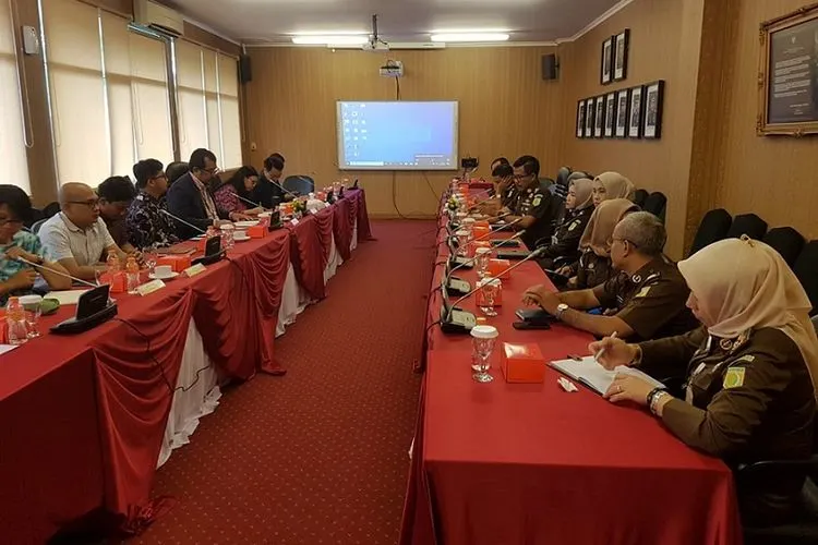 Pertemuan Kaban Diklat Kejaksaan RI, Setia Untung Arimuladi dan Koordinator wilayah Pencegahan KPK, Dian Patria di  ruang Rapat Bilateral gedung Wira Badan Diklat Kejaksaan RI, Ragunan Jakarta, Kamis (5/3/2020).