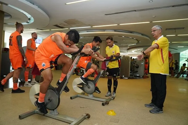 Tim Persija Jakarta menggelar latihan kebugaran/Persija.id