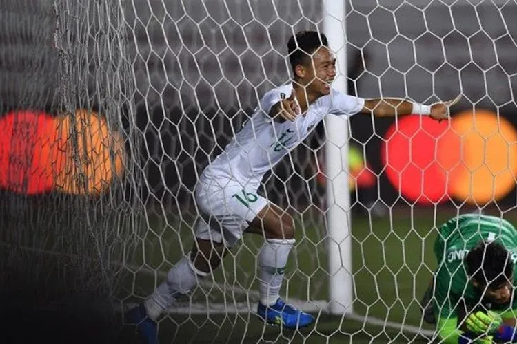 Pemain Timnas Indonesia U-22, Sani Rizki Fauzi usai mencetak gol ke gawang Vietnam dalam pertandingan cabang olahraga sepakbola Grup B SEA Games 2019 di Stadion Rizal Memorial, Manila, Filipina, Minggu (1/12/2019) malam WIB. (Antara Foto/Sigid Kurniawan)