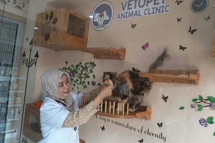 Nurul, salah seorang pengusaha jasa penitipan hewan di Cibinong, Kabupaten Bogor, mengakui bahwa larangan mudik dari pemerintah merugikan bisnisnya di masa jelang Lebaran. (Ayobogor.com/Husnul Khatimah)