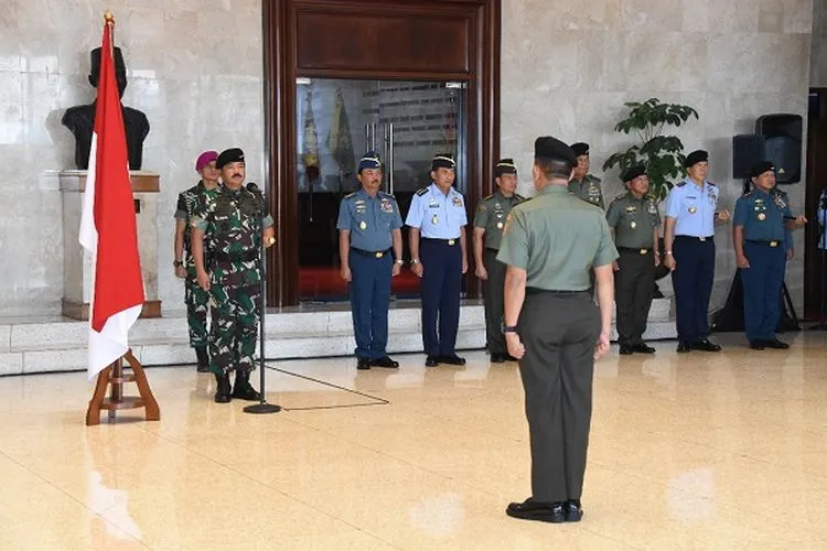 13 Perwira Tinggi (Pati) TNI menerima kenaikan pangkat/Puspen TNI