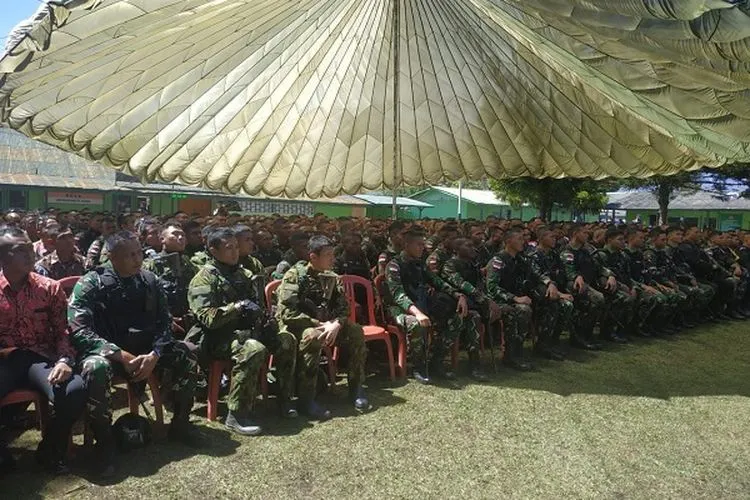 TNI/Polri menerima pengarahan Panglima TNI/Puspen TNI