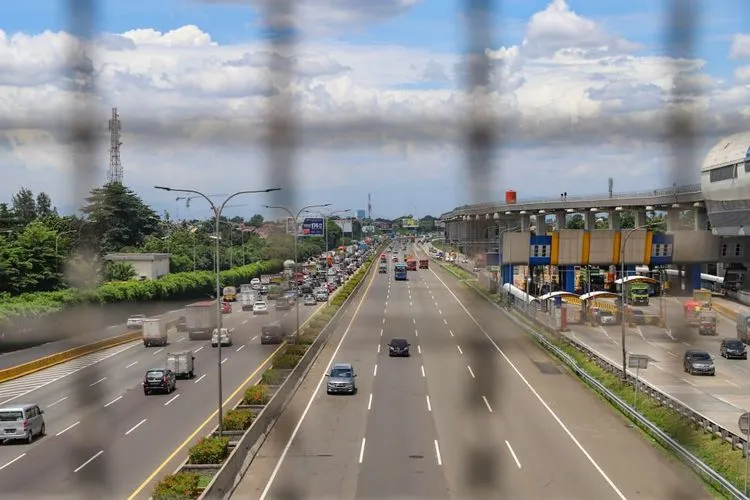 ilustrasi kendaraan di tol JORR/ Suara.com