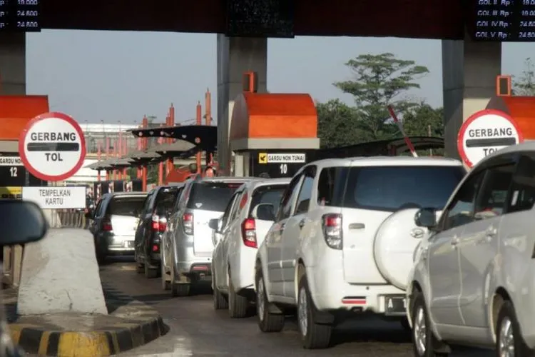 sebagai ilustrasi. Arus lalu lintas di Tol Tangerang-Merak pada momen libur panjang akhir Oktober 2020. Foto: Astra Tol Tangerang-Merak