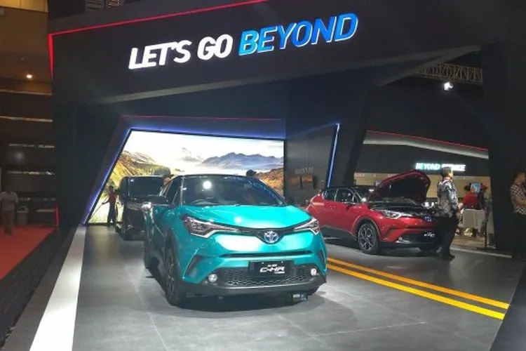 Booth Toyota di IIMS 2019 di Jakarta, Kamis (25/4/2019). Sebagai ilustrasi produk-produk dari brand ini [Suara.com/Manuel Jeghesta Nainggolan]